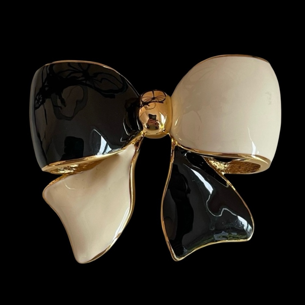 Vintage Signed Joan Rivers Gold Plated Black And White Enamel Bow Brooch - Picture 1 of 4